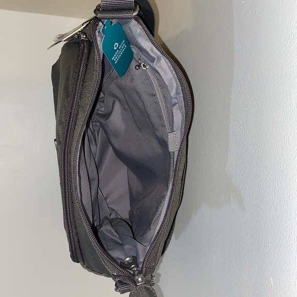 Baggallini crossbody bag - Picture 3 of 3